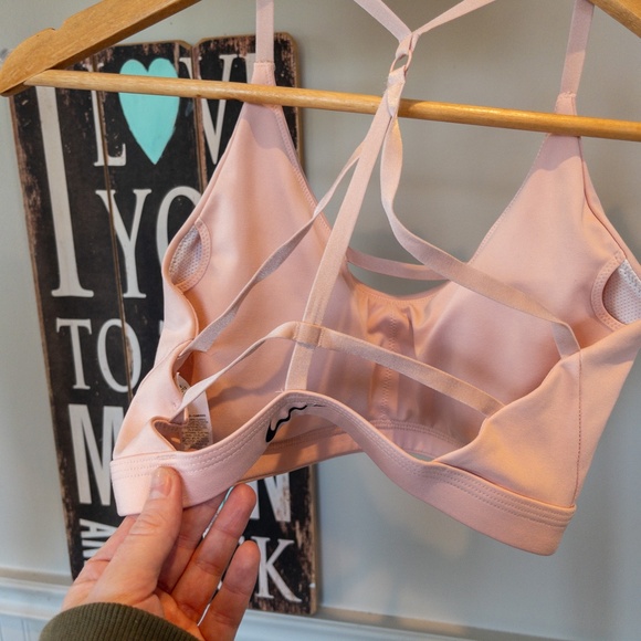 Light Pink Nike Sports Bra M A004 - Picture 2 of 8